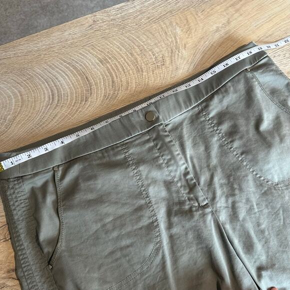 Chico's Secret Stretch Luxe Utility Convertible Crop to Ankle Pant Green 3/16/XL - Picture 11 of 12